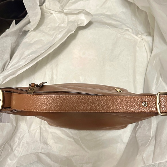 Women’s Coach Val Duffle bag in Redwood refunded pebble leather NWT. 9x11.5x4.5 - Picture 12 of 16